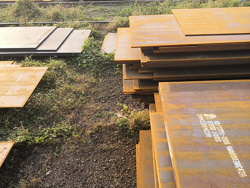 今日唐山Q390CZ15高強(qiáng)鋼板鋼市弱勢(shì)下行，成交一般偏弱